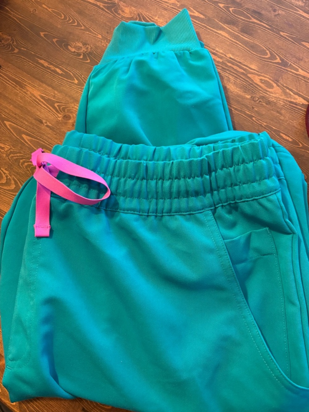 Figs Uman Scrub Pants Lagoon Elastic-Waist Jogger Bottoms with Pink Drawstring.
